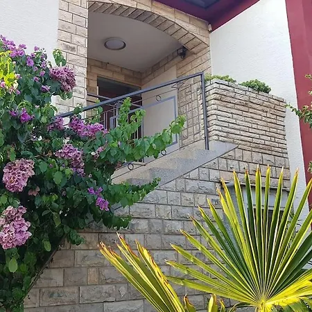 Oasis With Jacuzzi Apartamento *