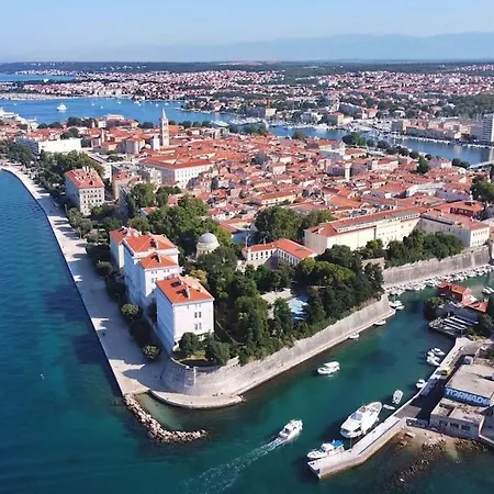 Oasis With Jacuzzi Appartement Zadar