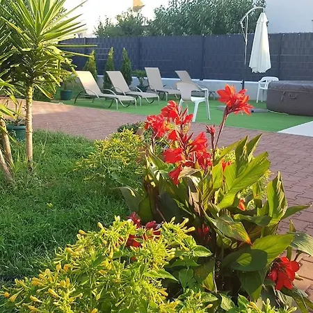 Oasis With Jacuzzi Apartamento
