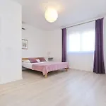Oasis With Jacuzzi דירה זאדאר