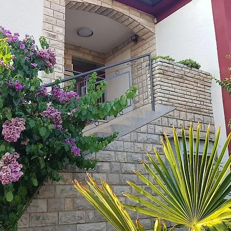Oasis With Jacuzzi Apartamento *